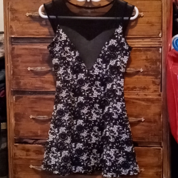 womans black n white size medium monteau dress - Picture 3 of 3